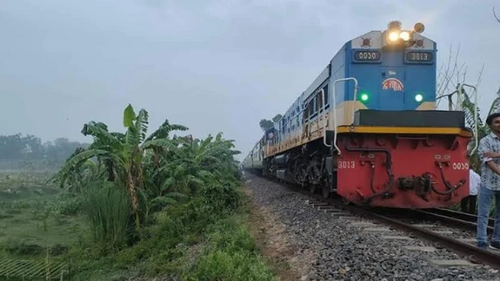 ৫ ঘণ্টা পর সচল উত্তরবঙ্গের সঙ্গে রেল যোগাযোগ 