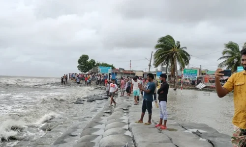 ঘূর্ণিঝড় রেমাল দেখতে কক্সবাজারে পর্যটক-দর্শনার্থীর ভিড়