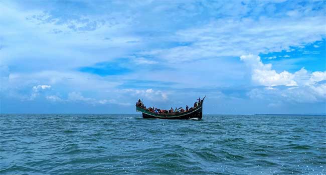 সেন্টমার্টিনে খাদ্য সঙ্কট : সীমিত আকারে নৌযান চলবে