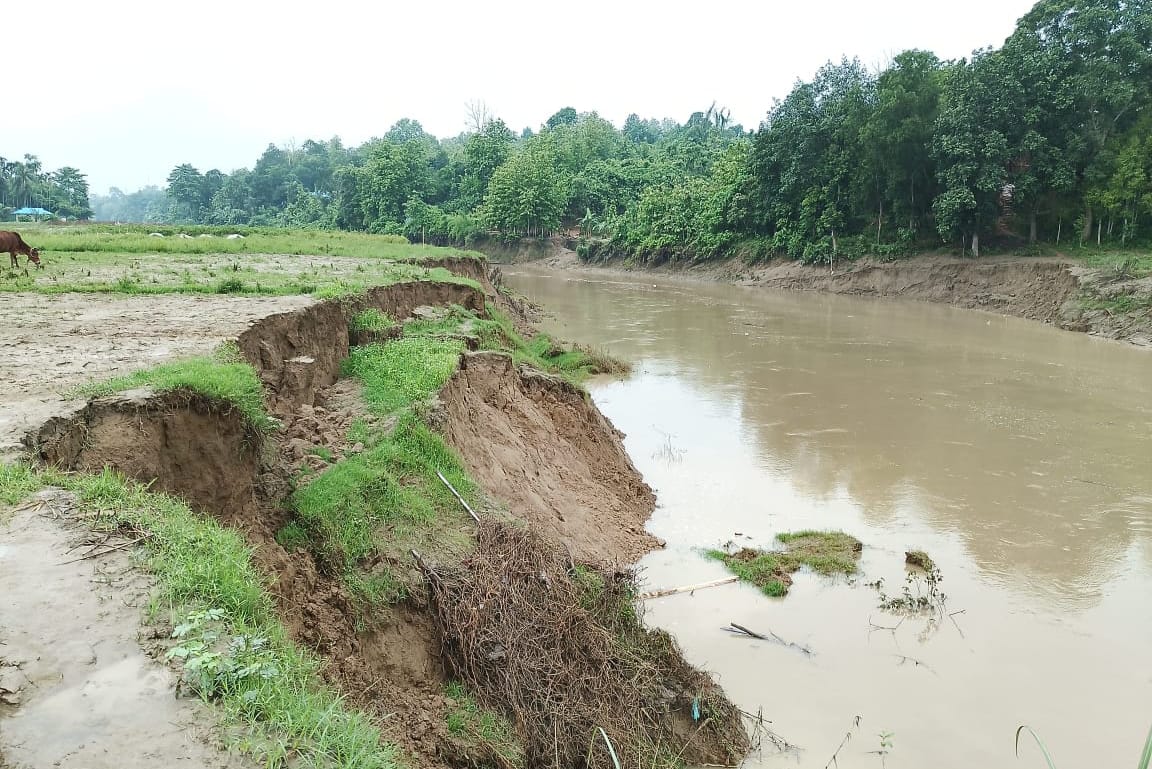 বাঘাইছড়িতে বালু উত্তোলনের মহা উৎসব নদী গর্ভে বিলীন হচ্ছে শতশত একর জমি