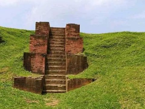 বিলুপ্তির পথে ইতিহাস ও ঐতিহ্যের নিদর্শন বদলগাছীর হলুদ বিহার