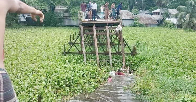 সেতু ভেঙে খালে বরযাত্রীবাহী গাড়ি, নিহত ১০