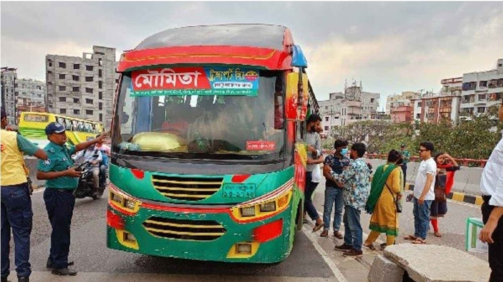 রাজধানীতে ১৯টি বাসের বিরুদ্ধে আইনগত ব্যবস্থা, দুটি ডাম্পিং