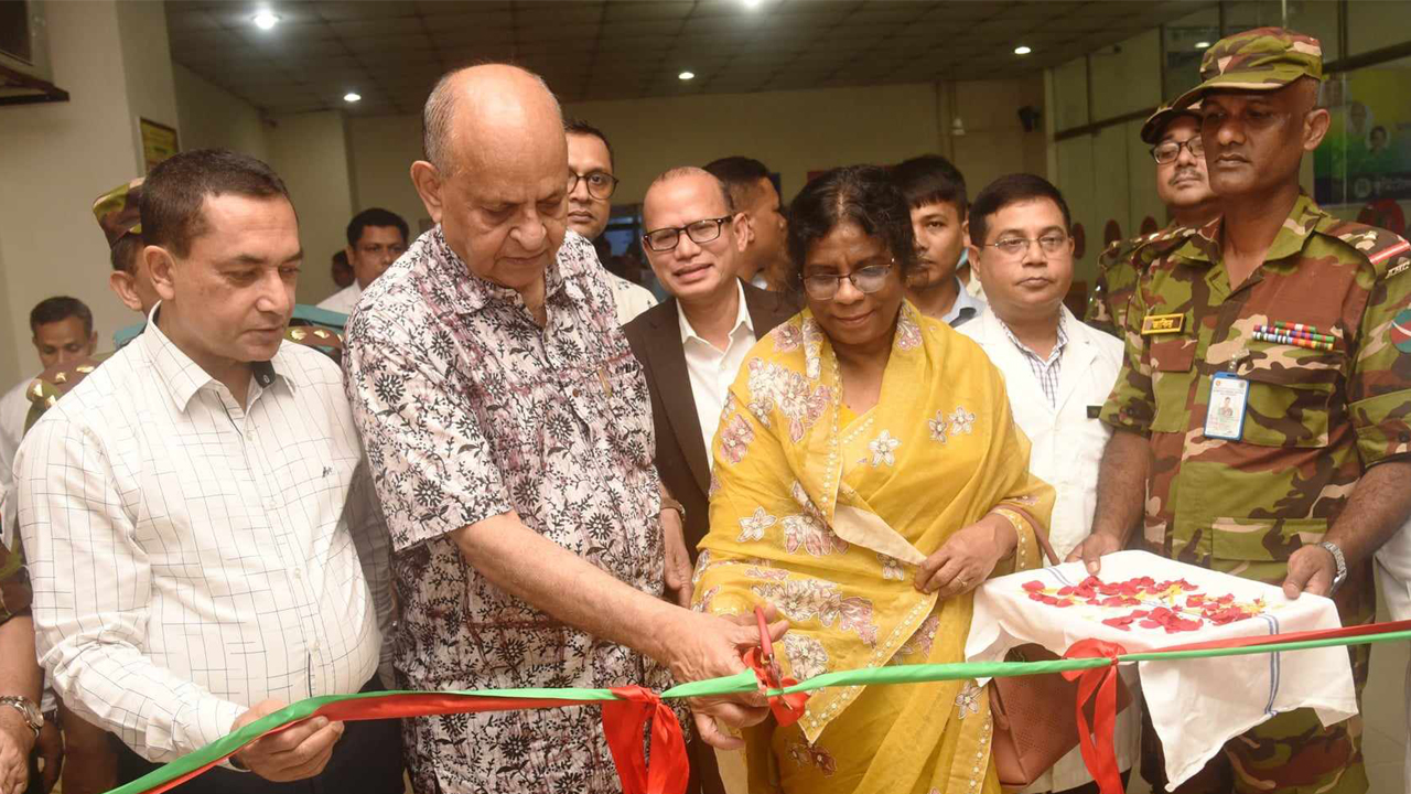 সরকারি হাসপাতালে সবকিছু বিনামূল্যে হবে : স্বাস্থ্যমন্ত্রী