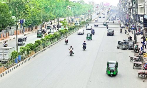 ফাঁকা রাজধানী, স্টেশনে-টার্মিনালে ঘরমুখো মানুষের ভিড়