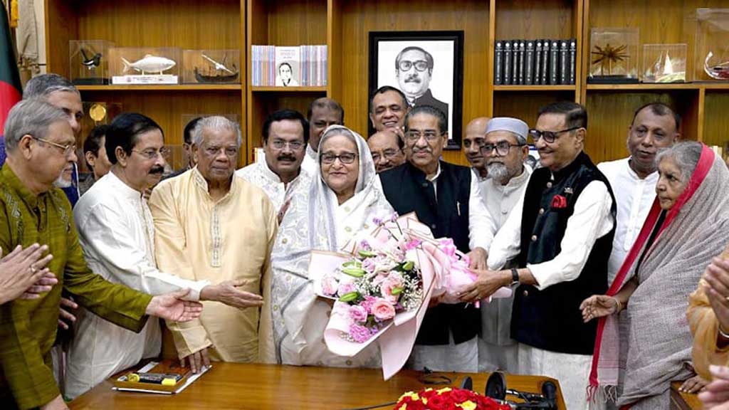 গণভবনে প্রধানমন্ত্রীর ঈদ শুভেচ্ছা বিনিময়