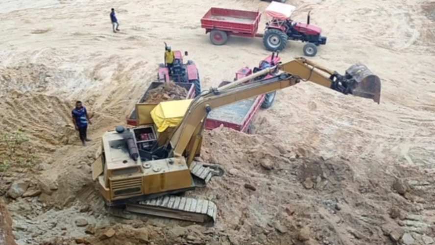 পাহাড় কাটার দায়ে ২ ব্যক্তিকে দেড় লক্ষ টাকা জরিমানা