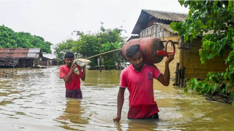 ভয়াবহ বন্যার কবলে আসাম, মৃতের সংখ্যা বেড়ে ৩৮