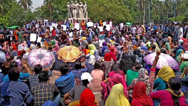 রাজু ভাস্কর্যে আন্দোলনকারীদের বিক্ষোভ ১২টায়, বিকেলে ছাত্রলীগের অবস্থান